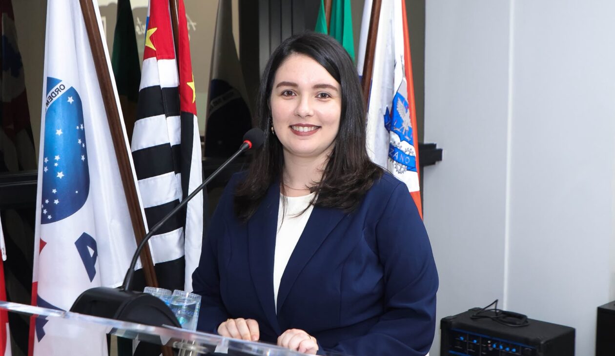 Isis Sangy Advogada Docente de Pós-graduação Isis Sangy